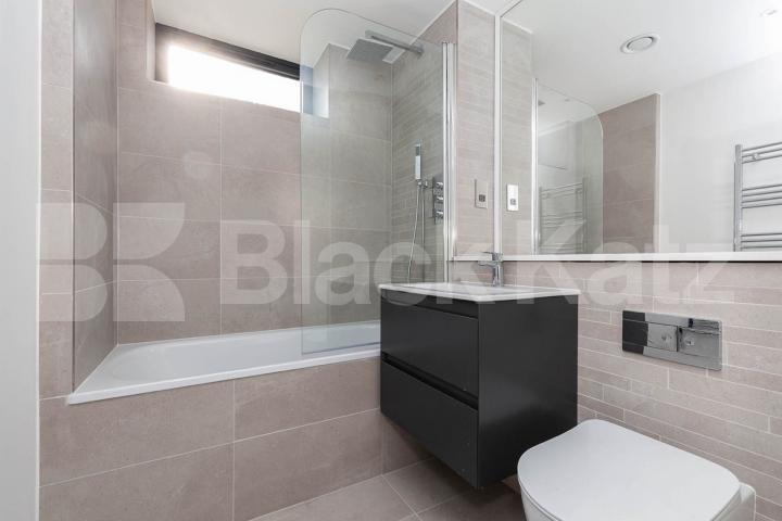 Spacious apartment with a private terrace and views of alexandra Palace  Tottenham Lane, Crouch End 